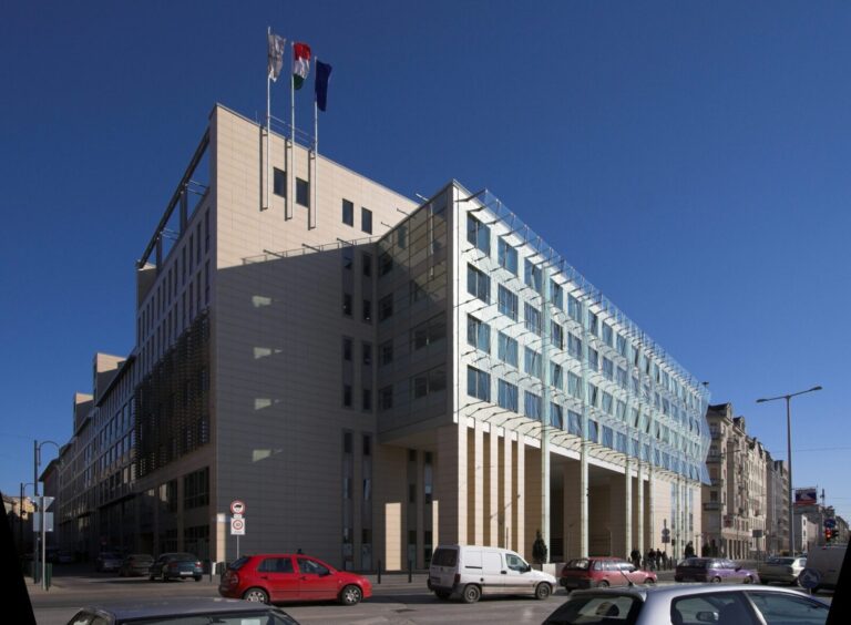 جامعة كورفينوس في بودابست
