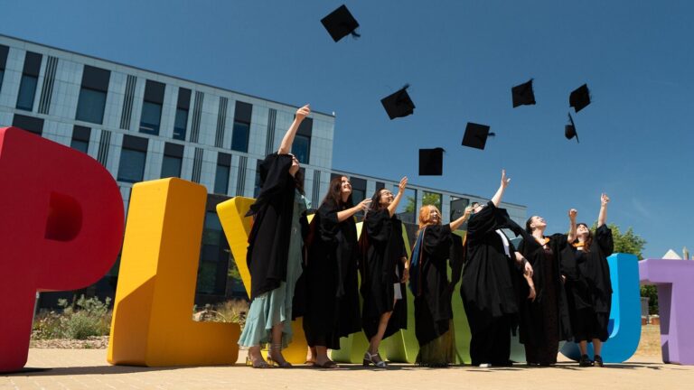جامعة بليموث