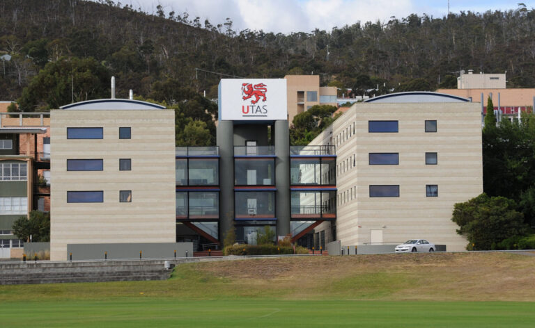 جامعة تسمانيا (UTAS)